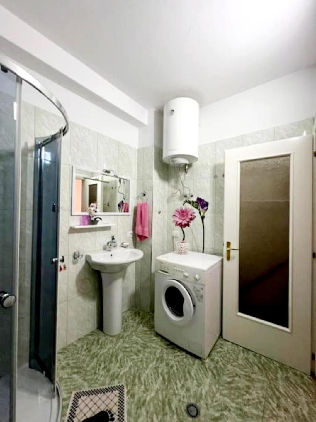 Happy Stories' Apartment In City Centre Шкодер Экстерьер фото